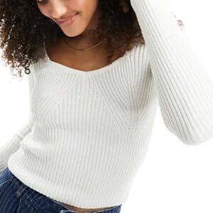 Hollister NWT Knit Boxy V Neck Long Sleeve size Medium